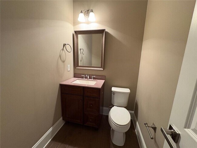 Building Photo - 3720 Kennent Square