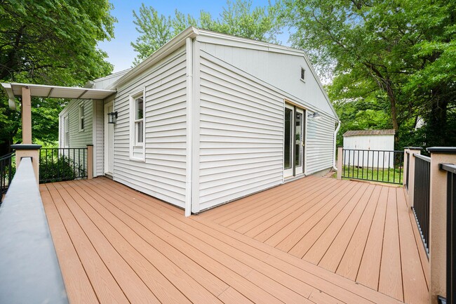 Building Photo - MOVE-IN SPECIAL: 1/2 OFF FIRST MONTH 3BR/2...