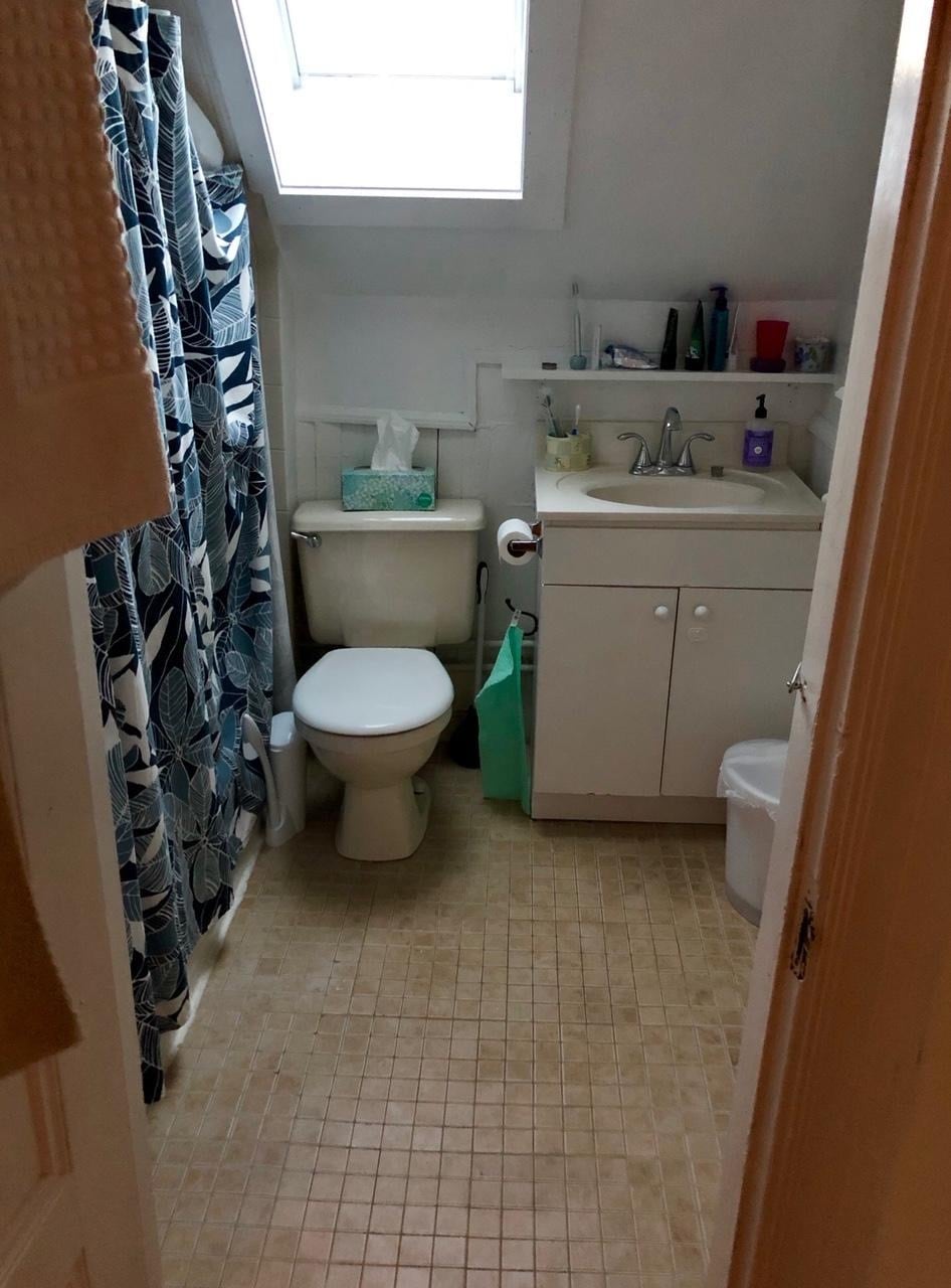 Building Photo - 98 Thorndike St
