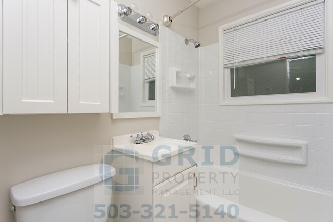 Building Photo - Charming 2 Bedrooms Home in Montavilla!