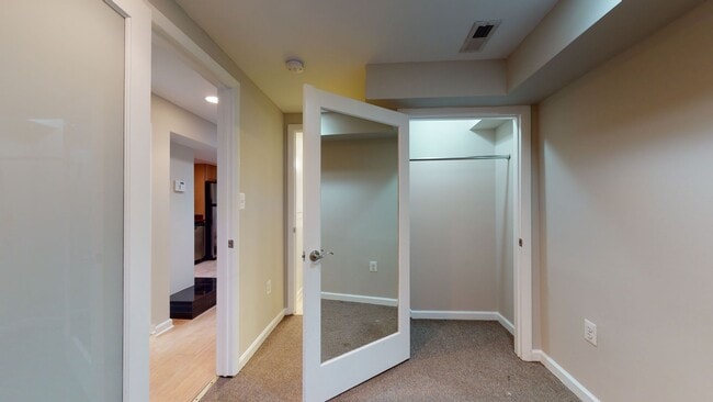 Building Photo - Spacious Two Bedroom Two Bathroom Petworth...