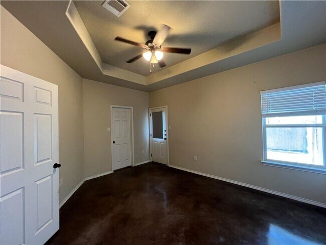 Building Photo - P2-179 Joanne Loop Buda, TX 78610