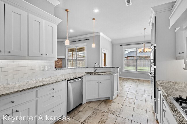 Building Photo - 4 br, 2 bath House - 206 Monroe St