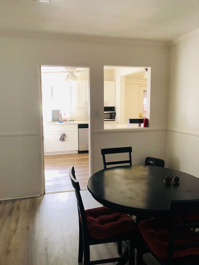 Building Photo - 6 Bedroom 3 Bathroom House  8 ppl MAX