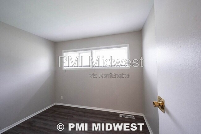 Building Photo - 4939 Katherine Dr
