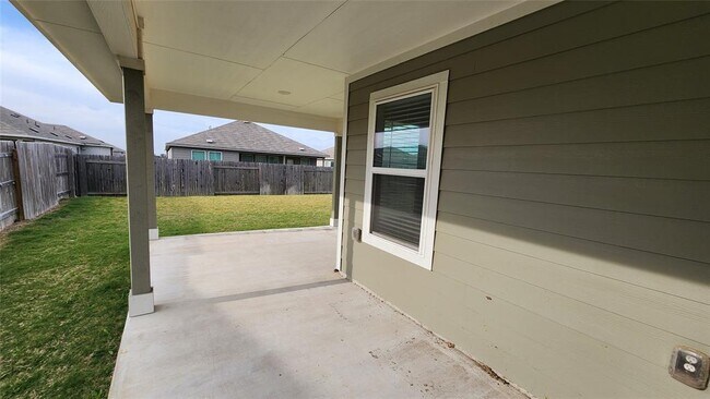 Building Photo - 704 Giorgio Moroder Dr