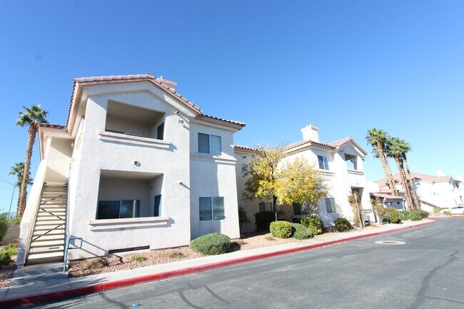 Building Photo - 2 Bedroom Condo Adjacent to Summerlin