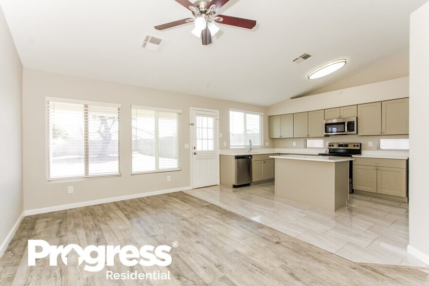 Building Photo - 6615 W Caribbean Ln