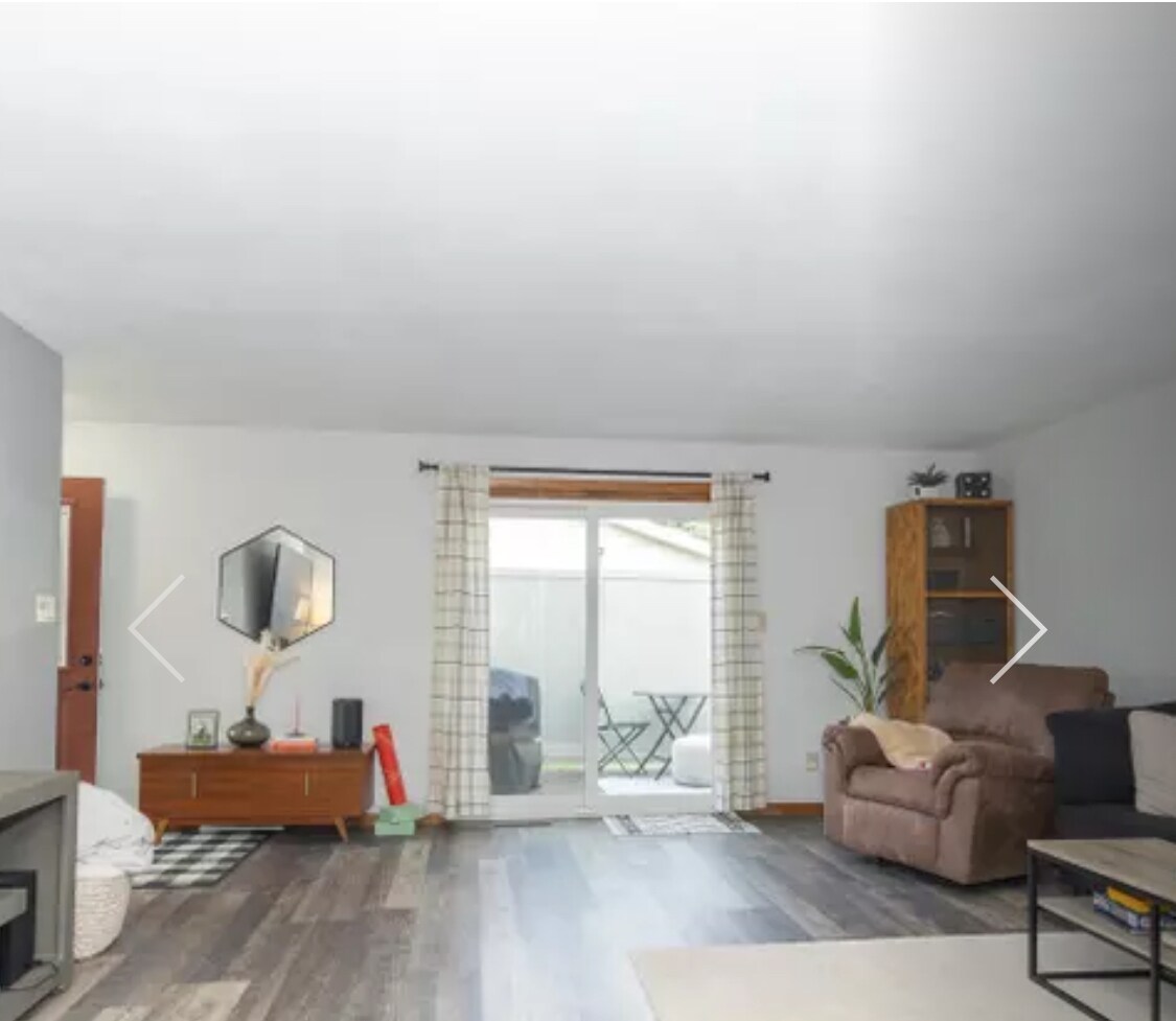 Building Photo - 2750 W Parkmoor Ct