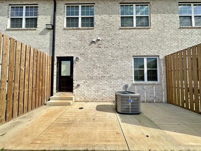 Building Photo - 1176 Meadowhill Ln