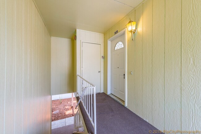 Building Photo - 3439-3439 SW 125th Ave