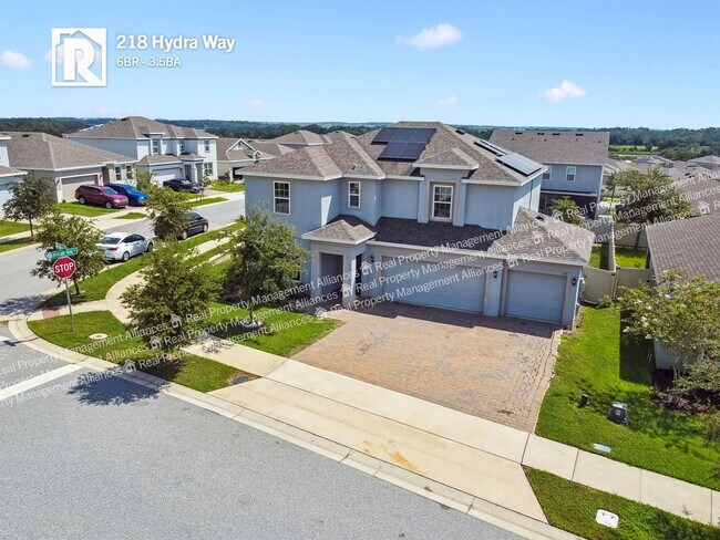 Building Photo - Spacious 6-Bedroom Home with Fenced Backya...