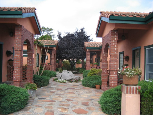 Building Photo - Plum Tree Court