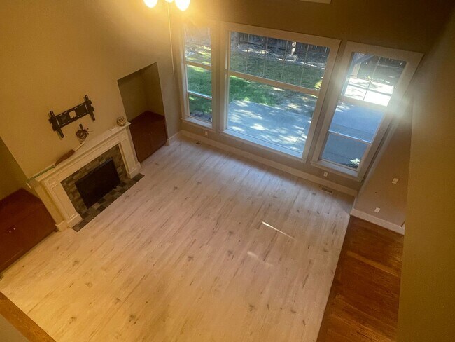 Building Photo - Tech Commuter's Dream Home - Walk to Micro...