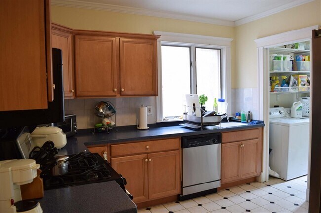 Primary Photo - 28 Chatham St