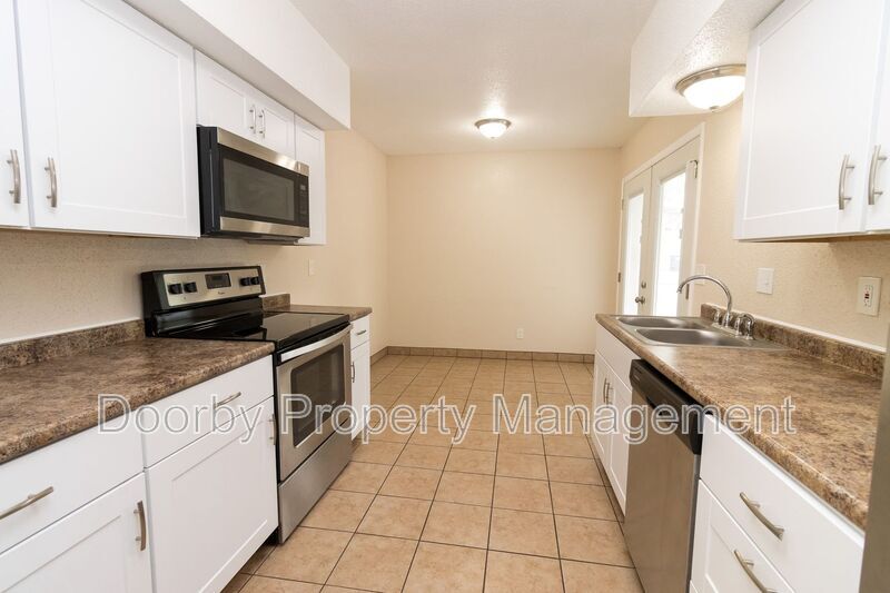 Building Photo - 3101 Ellis Ave