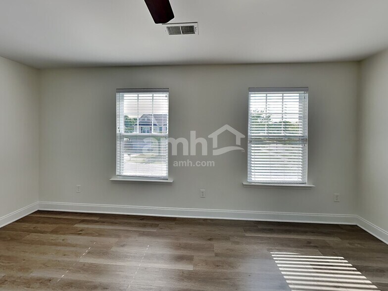 Building Photo - 1001 Haven Ln