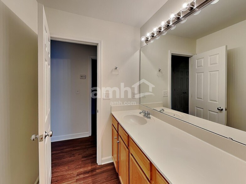 Building Photo - 120 Hawleyville Ln