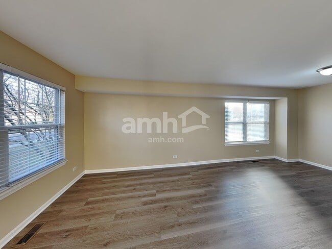 Building Photo - 2925 Shetland Ln