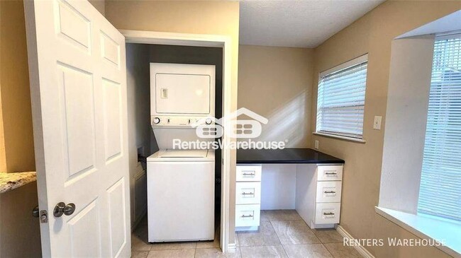 Building Photo - Private, 1bed/1bath condo in the Greenway ...