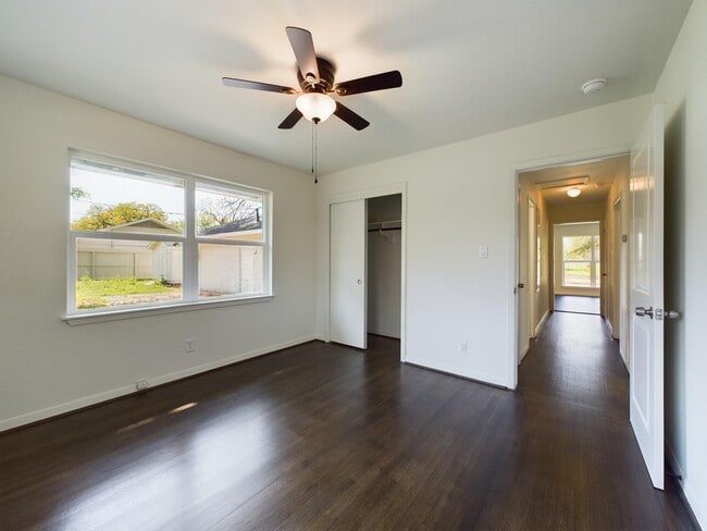 Building Photo - 2231 Latexo Dr