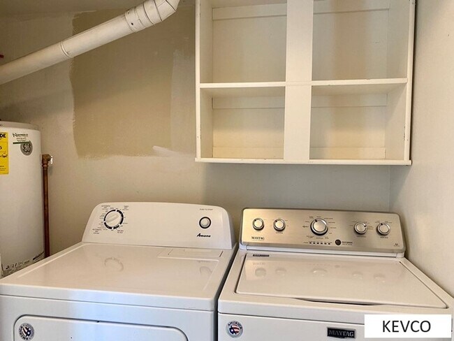 Building Photo - Beautiful Three Bedroom Home!