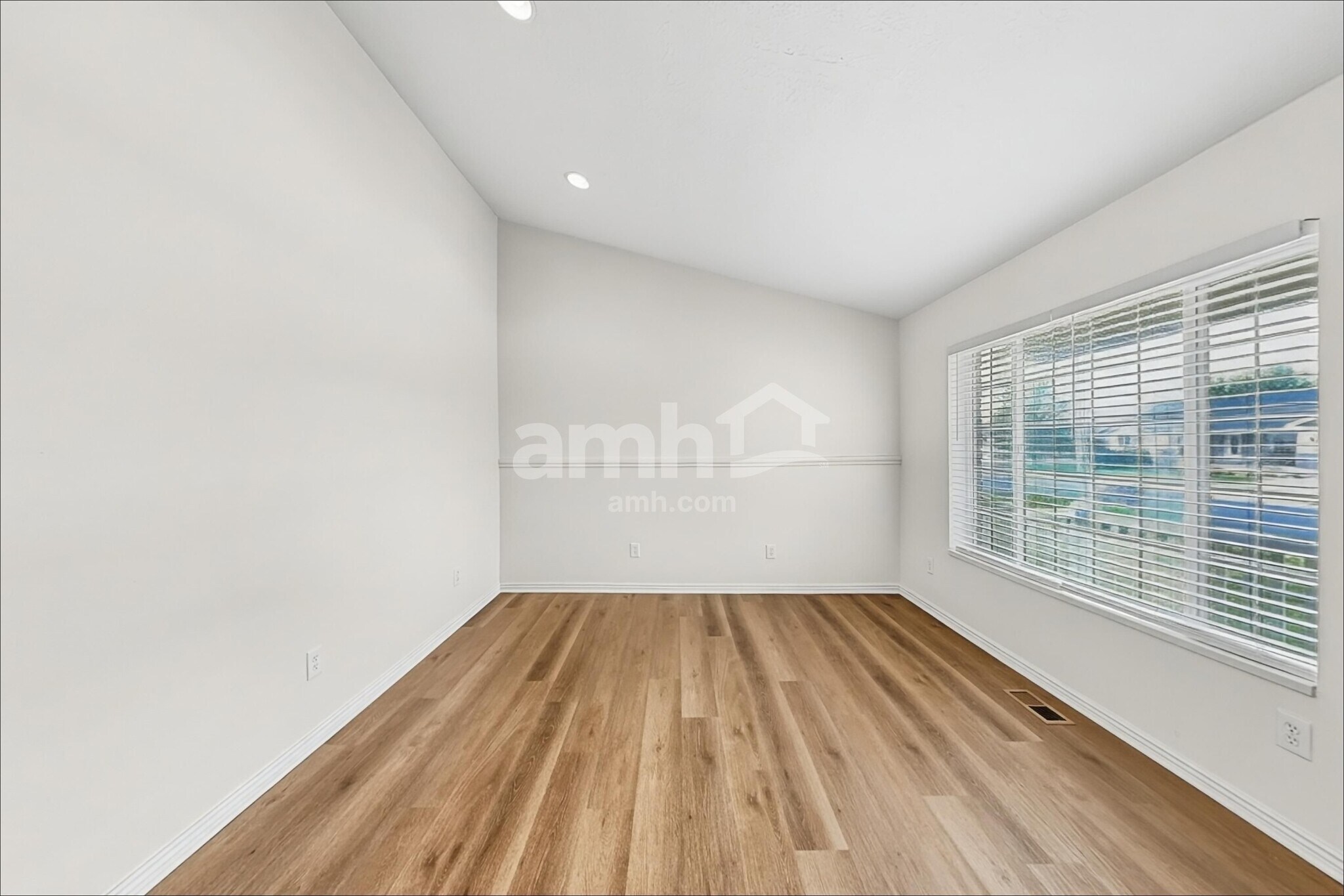 Building Photo - 894 E 780 S