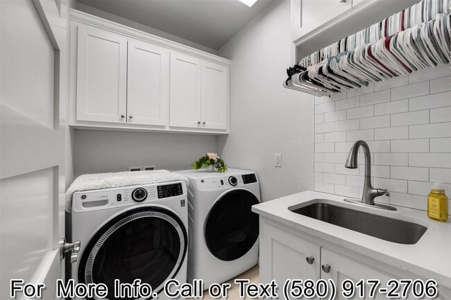 Building Photo - 6309 SW Oakmont Blvd