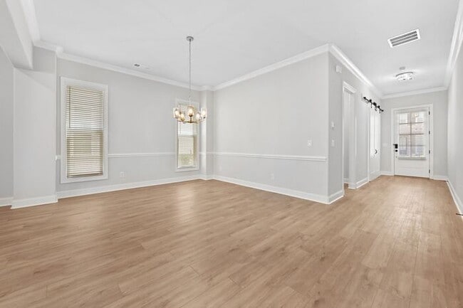 Building Photo - Beautiful 5 bedroom house in Bellmoore Par...
