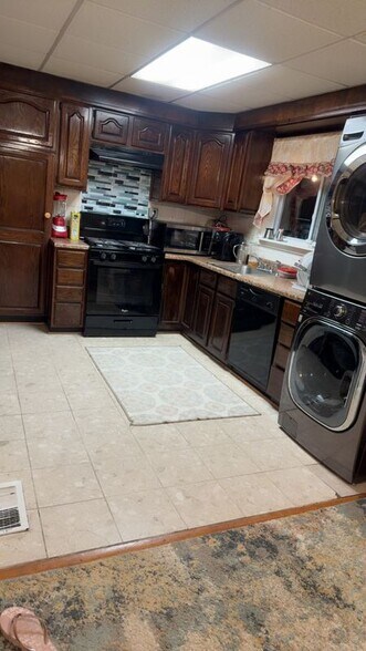 Building Photo - 6239 Bren Mar Dr