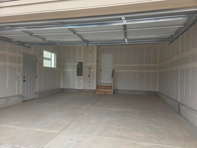 Building Photo - 612 87th Ave