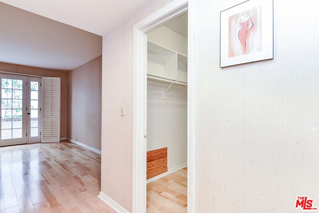 Building Photo - 11755 Montana Ave