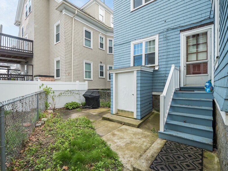 Building Photo - 777 Columbia Rd