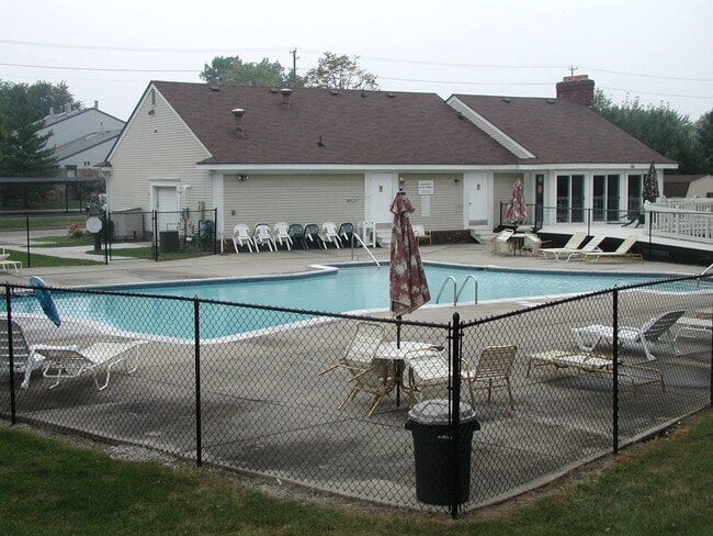 Building Photo - 2 BED - 1.5 BATH CANTON CONDO -----NORTHWIND