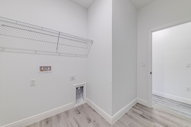 Building Photo - FOR RENT