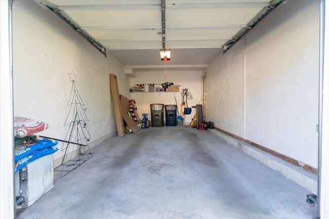 Building Photo - 68 Village Dr