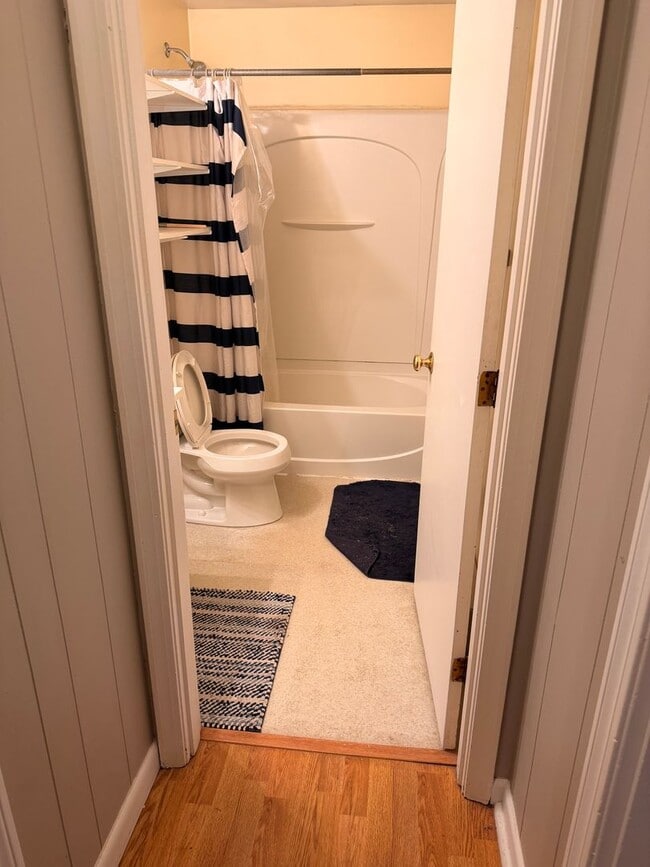 Building Photo - Downtown Kittery, walking distance to the Portsmouth Naval Shipyard!