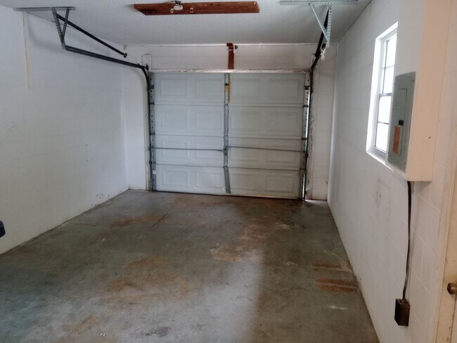 Building Photo - 2655 Sumba Ave