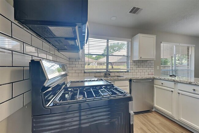 Building Photo - 5 Regency Ct