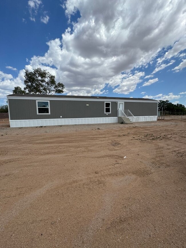 Building Photo - Bright & Carpet-Free 3BR/2BA Tucson Rental Home with Spacious Kitchen
