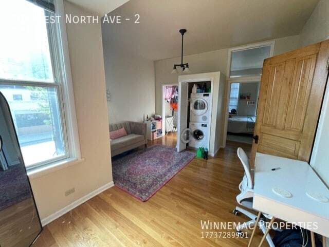 Building Photo - 403 W North Ave