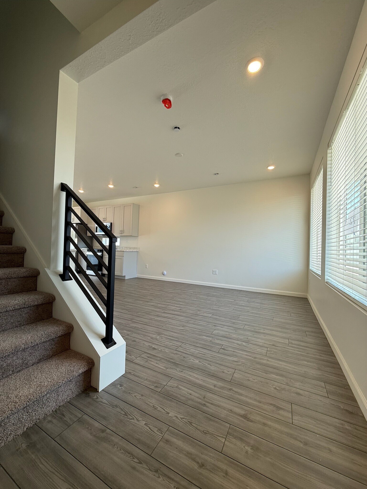 Building Photo - 123 E Porch St