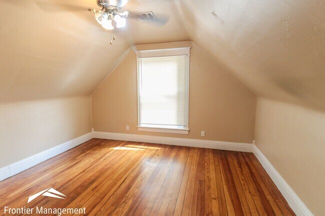 Building Photo - Awesome 6 bedroom home in a great location!
