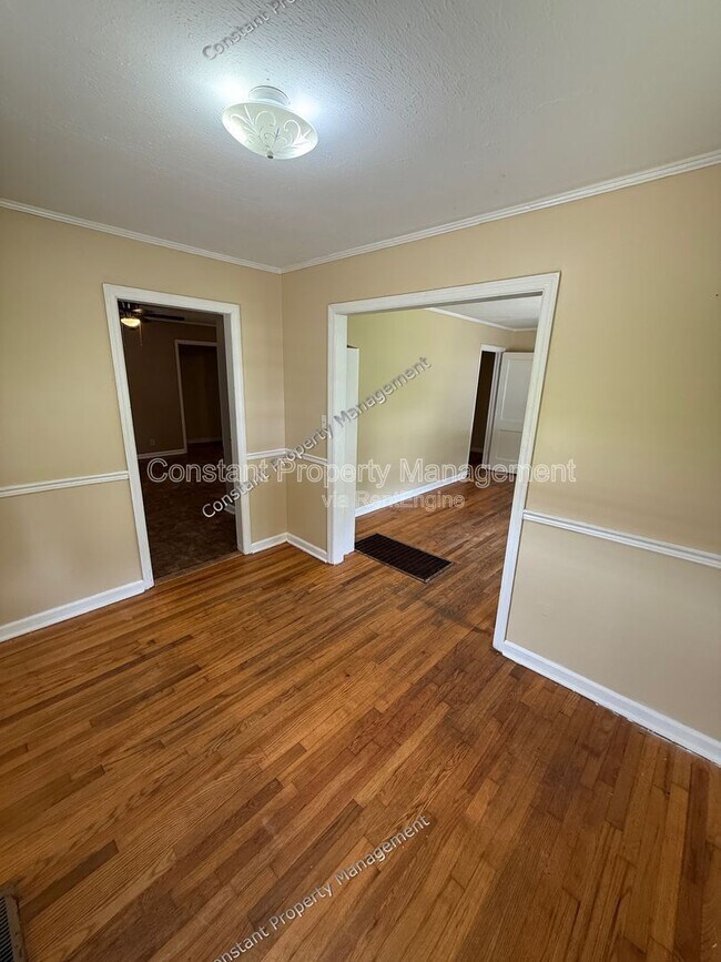 Building Photo - 3069 Somerset Dr