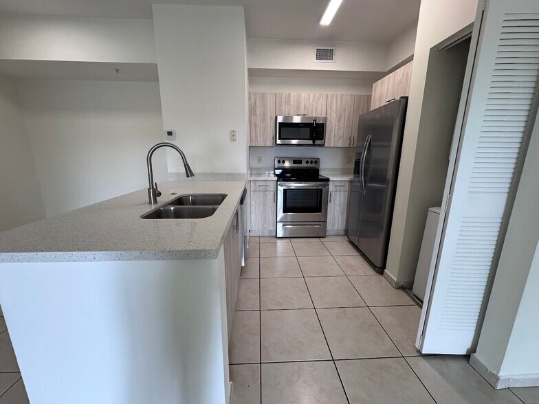 Building Photo - 7350 NW 114th Ave