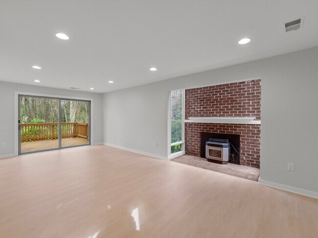 Building Photo - "Spacious 5-Bed Haven on Cedarest Rd – Where Comfort Meets Convenience in Fairfax!"