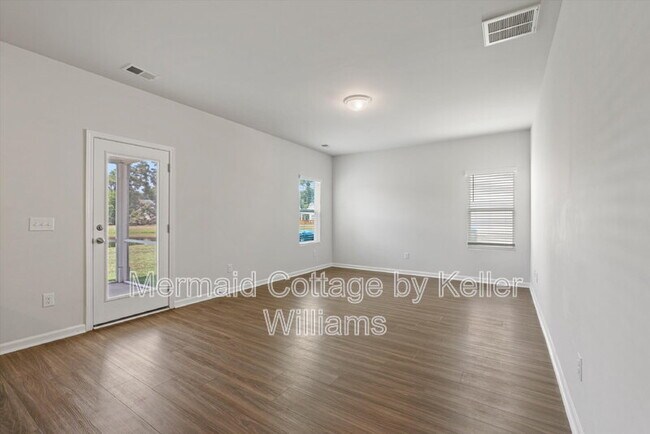 Building Photo - 46 Cedarwood St