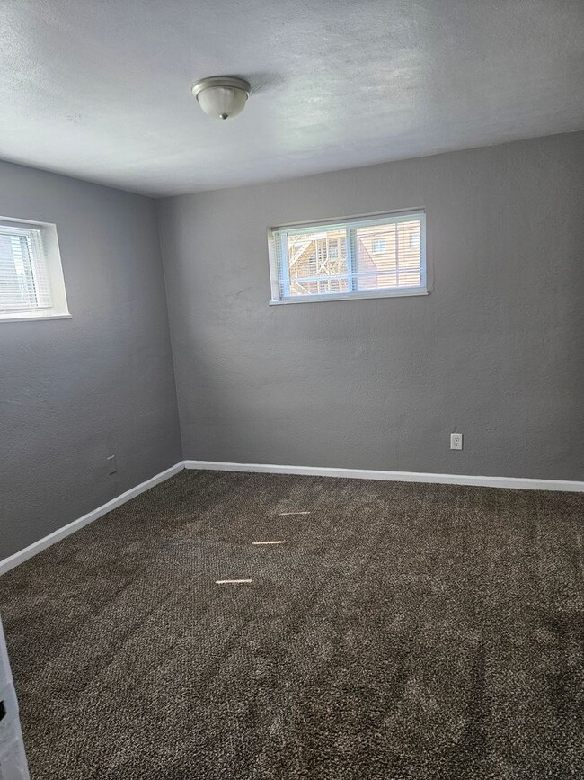 Building Photo - 1st floor apartment - PRICE DROP!!! $100 off