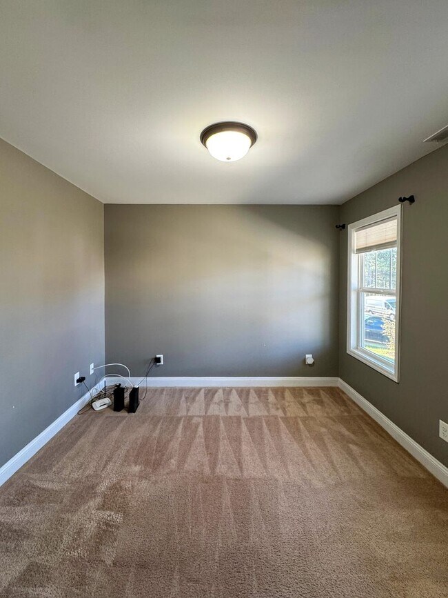 Building Photo - Lovely 3 Bed 2.5 Bath Home in Fayetteville