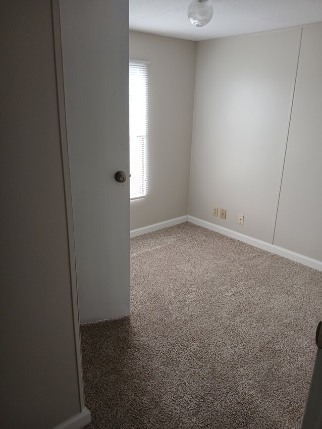 Building Photo - Mobile Home For Sale